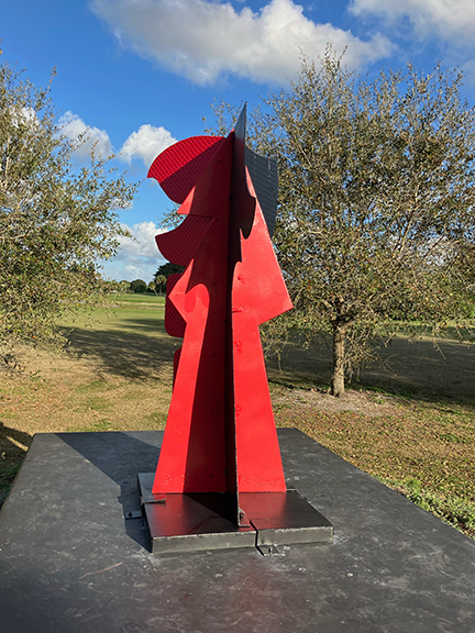 Rouge et Noir sculpture in Tamarac
